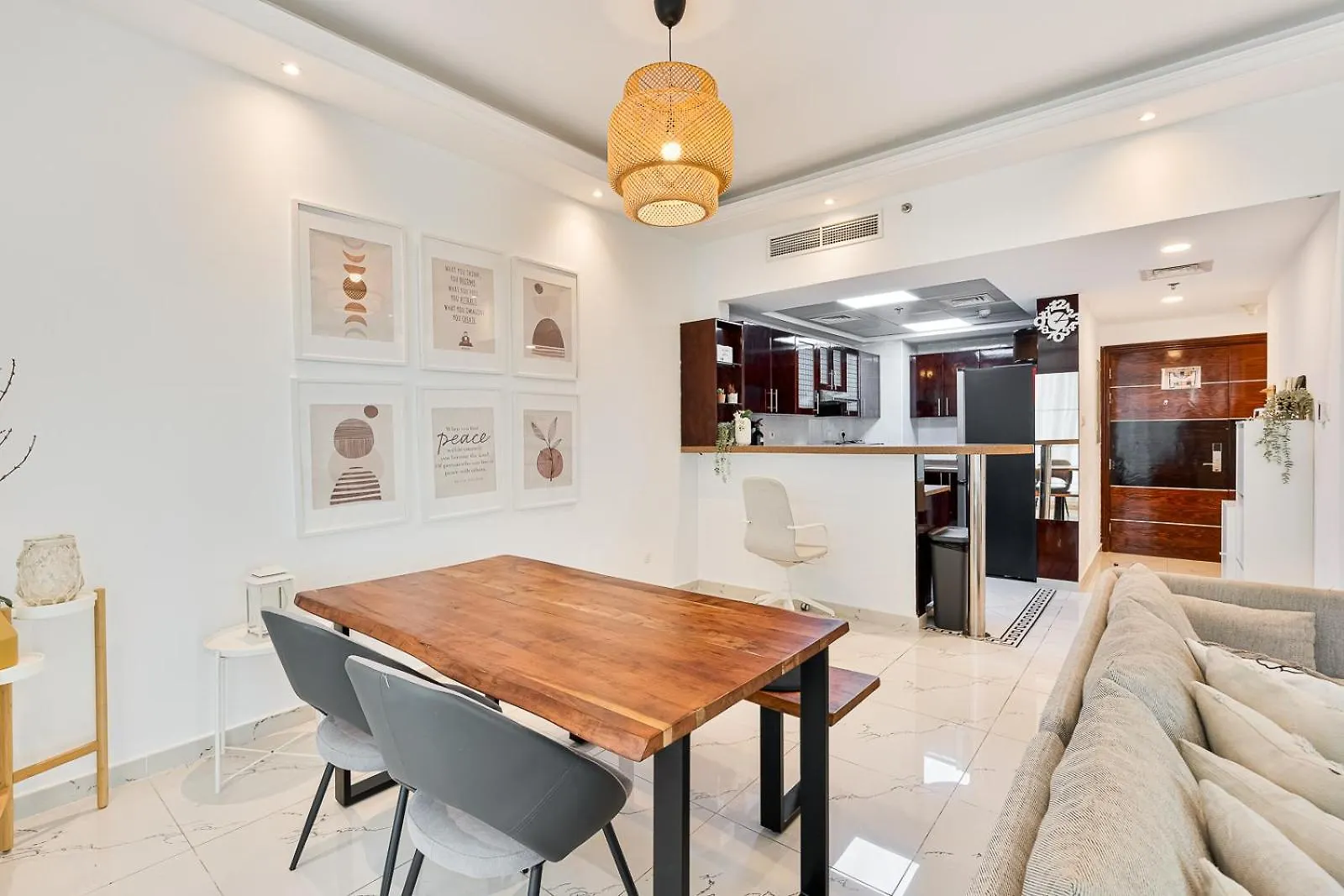 Luxury 2Br Apt With Waterfront Views Dubaj
