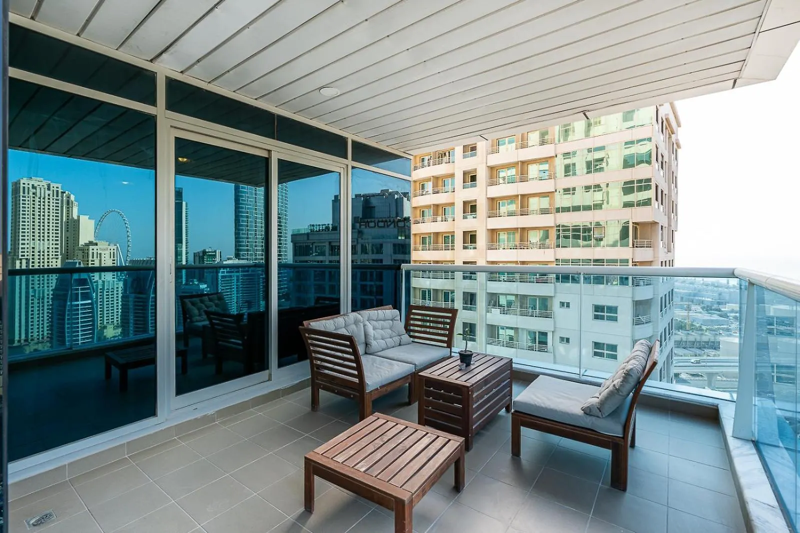 Luxury 2Br Apt With Waterfront Views Dubaj