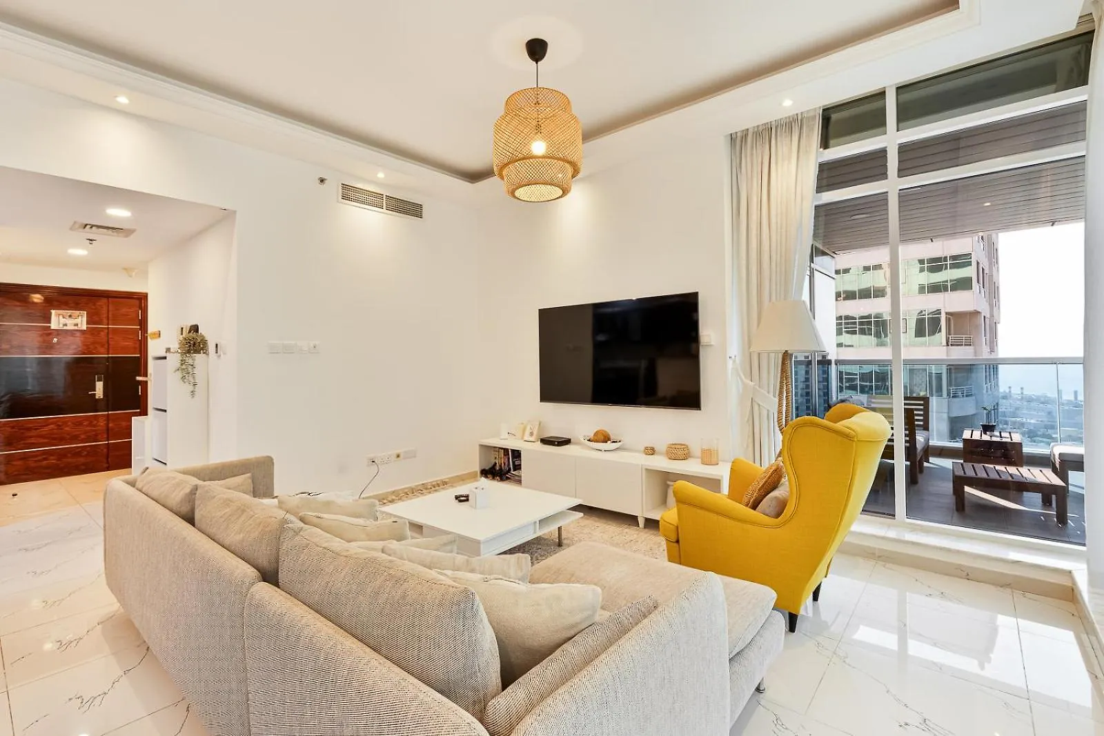 Luxury 2Br Apt With Waterfront Views Dubaj