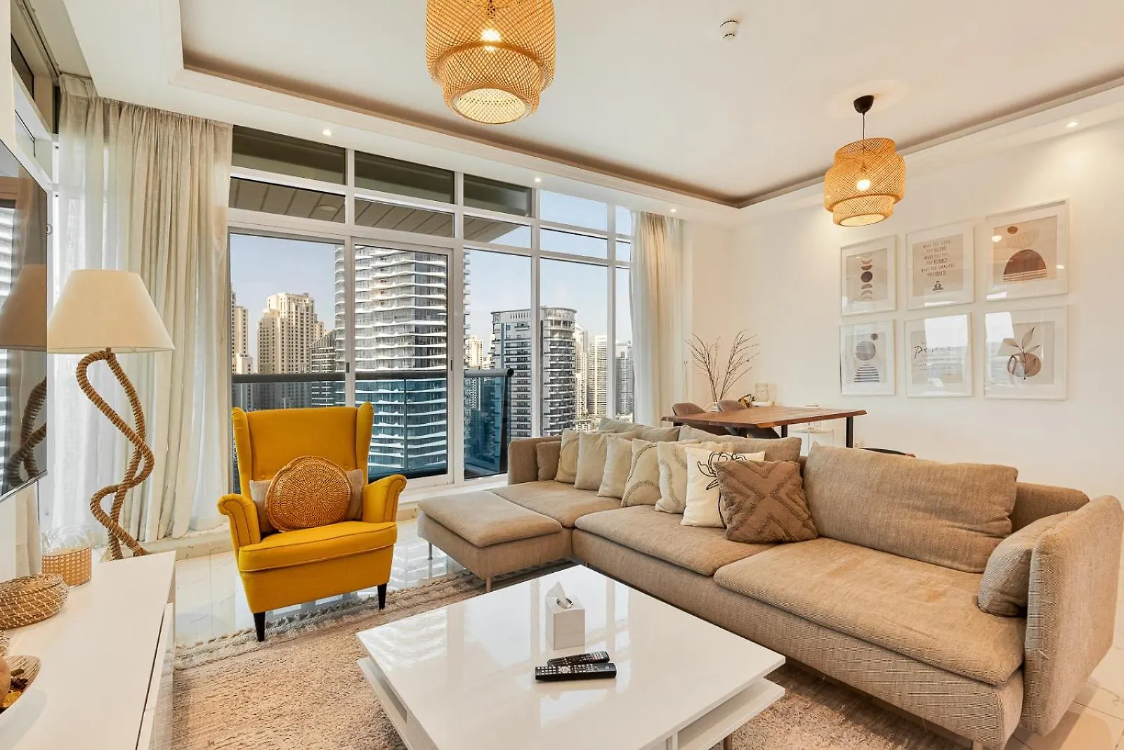 Luxury 2Br Apt With Waterfront Views location